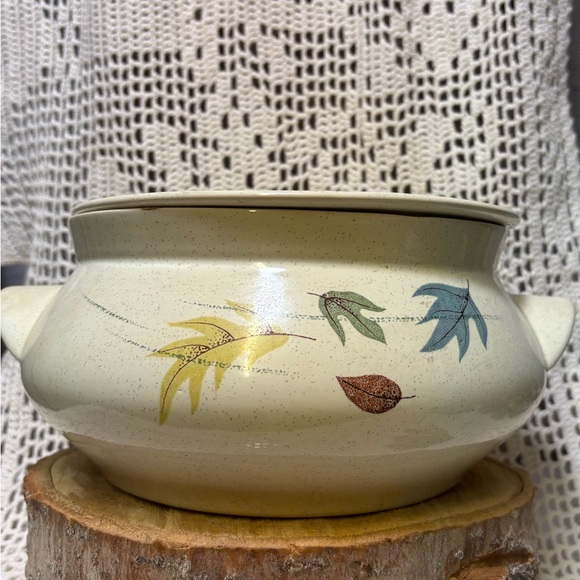Vintage “Franciscan -Autumn Leaves “Design Casserole Bowl with Lid, Ovenbake - Picture 2 of 9